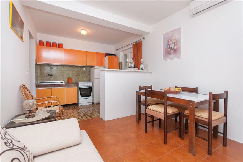 Apartment A5, for 5 persons