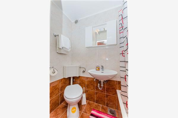 Room S1, for 3 persons