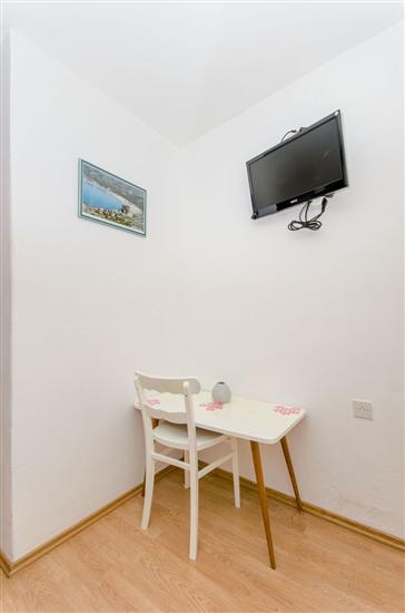 Room S1, for 3 persons