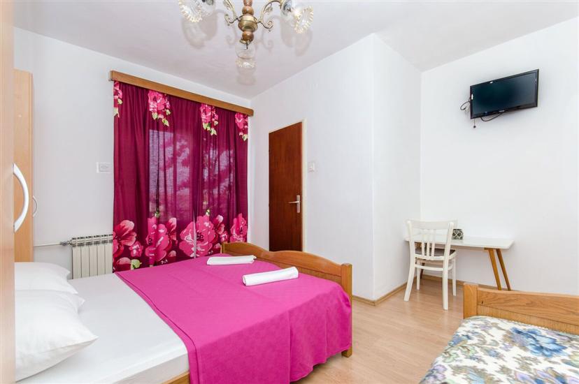 Room S5, for 3 persons