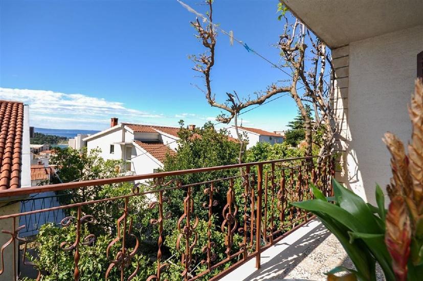 Room S5, for 3 persons