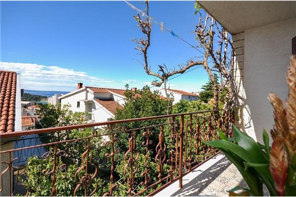 Room S5, for 3 persons