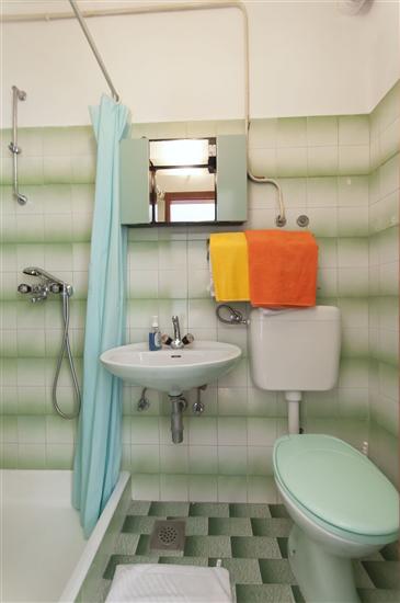 Room S6, for 3 persons