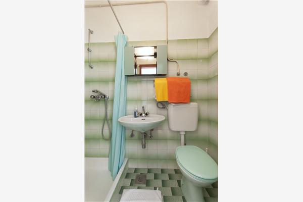 Room S6, for 3 persons