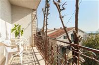 Room S6, for 3 persons