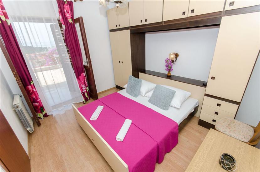 Room S12, for 2 persons