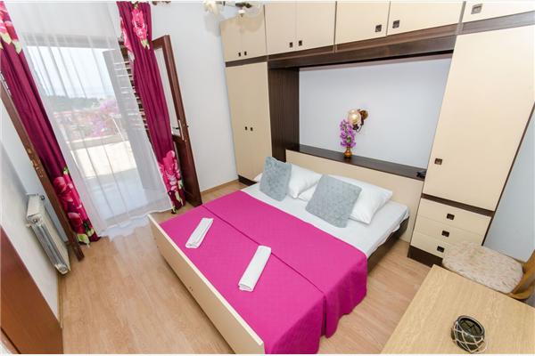 Room S12, for 2 persons