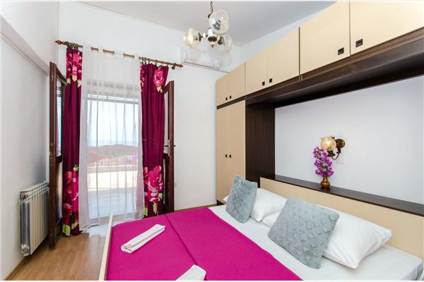 Room S12, for 2 persons