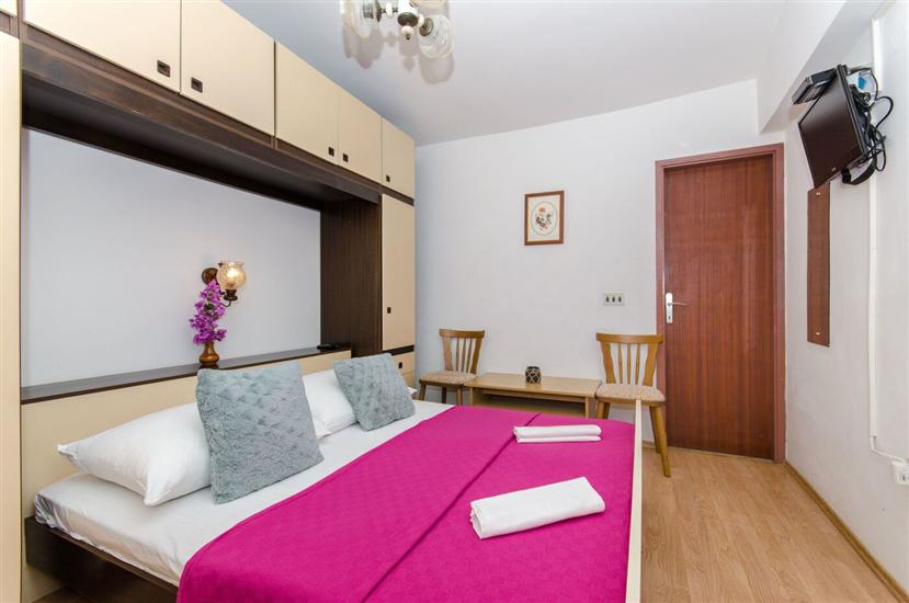 Room S12, for 2 persons