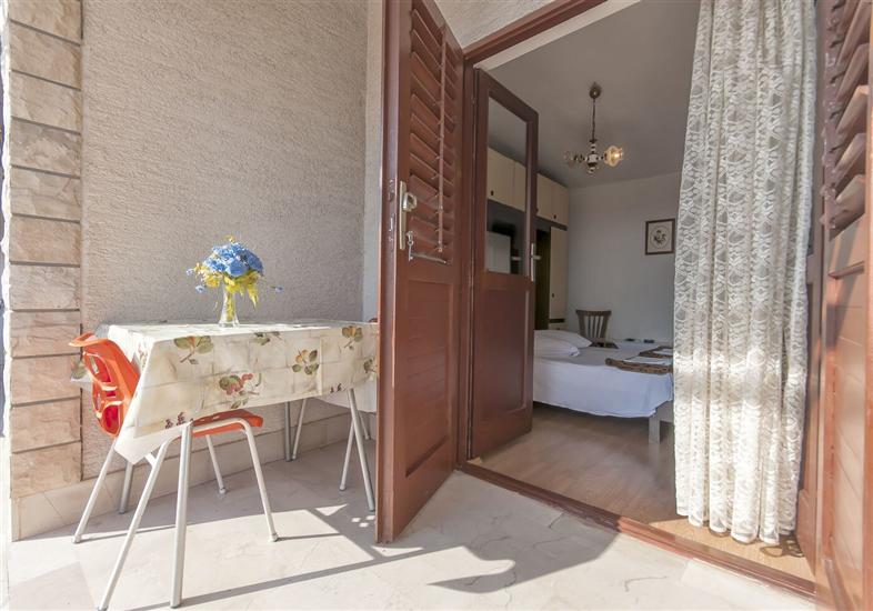 Room S12, for 2 persons