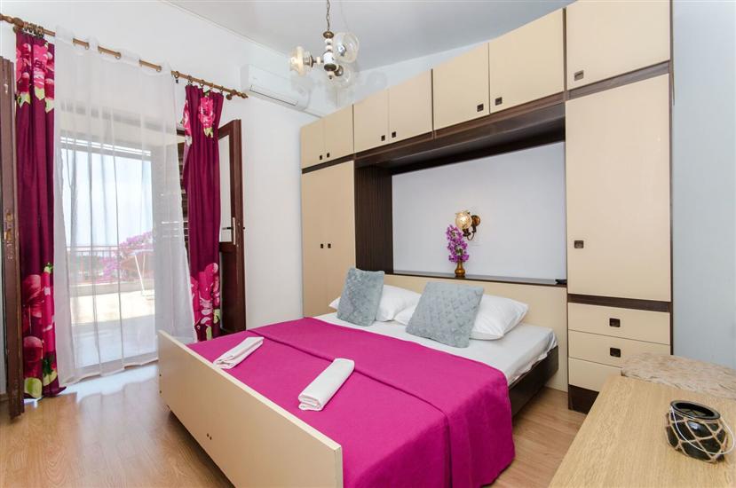 Room S12, for 2 persons