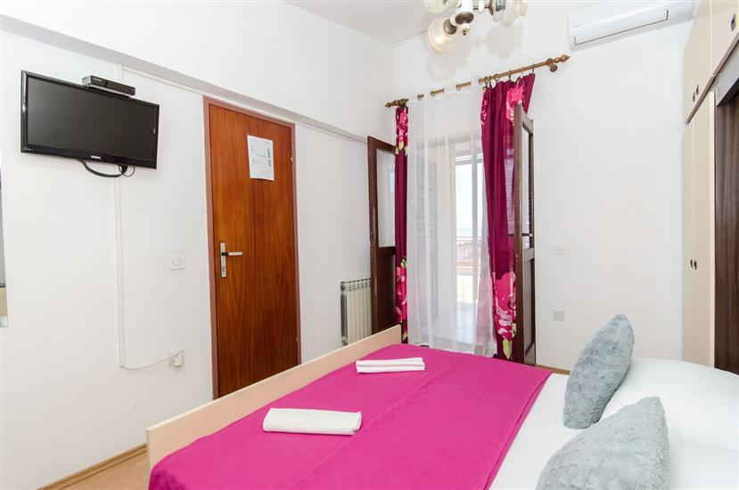 Room S12, for 2 persons