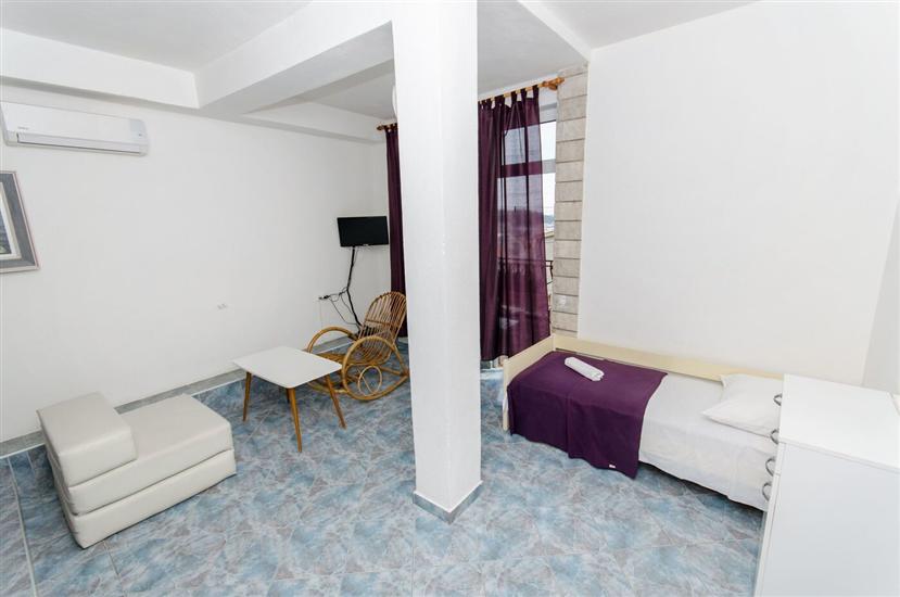 Apartment A10, for 3 persons