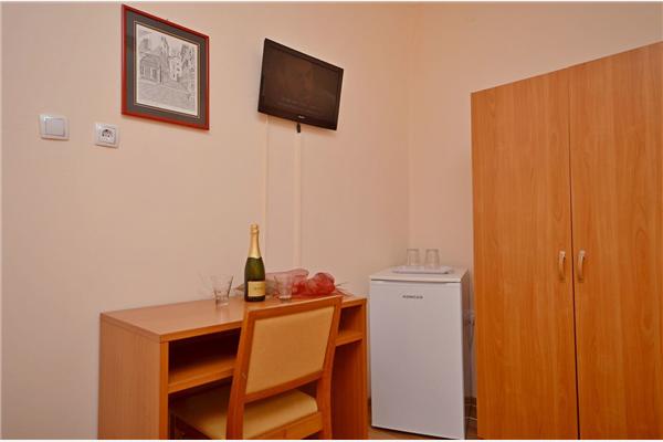Room S1, for 2 persons