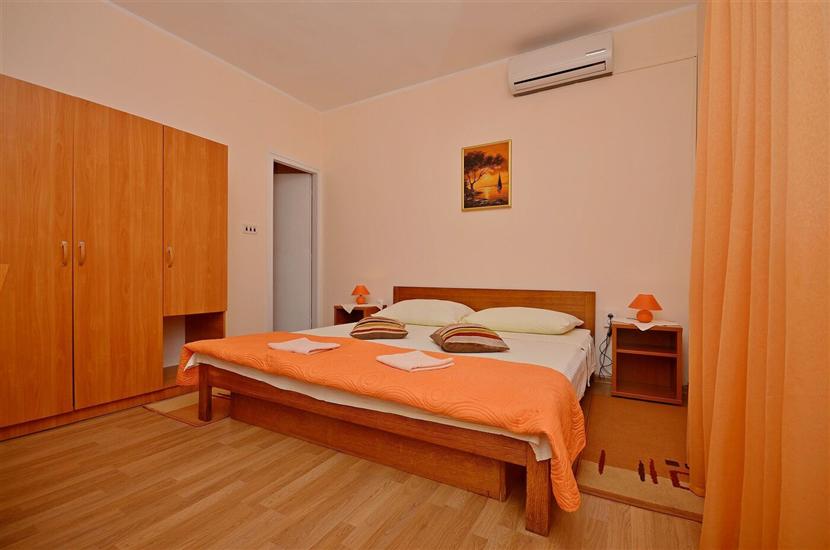 Room S1, for 2 persons
