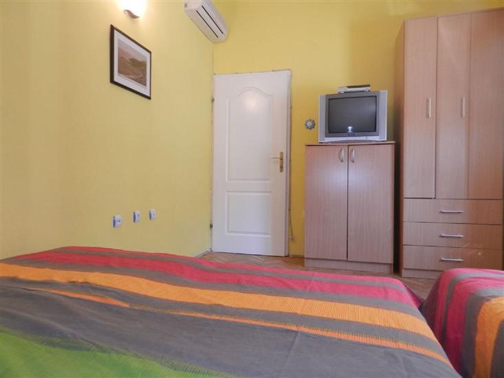 Apartment A1, for 8 persons
