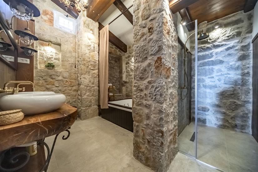 House K1, for 16 persons