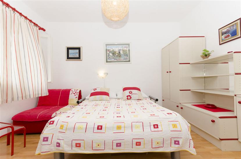 Apartment A1, for 5 persons