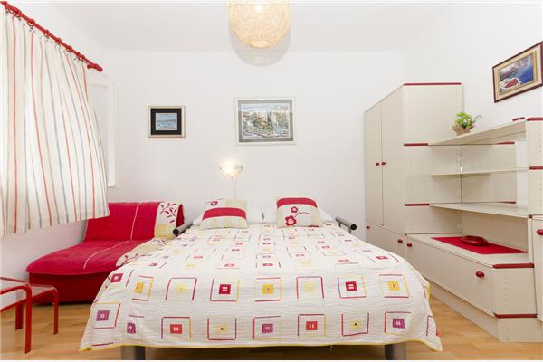 Apartment A1, for 5 persons