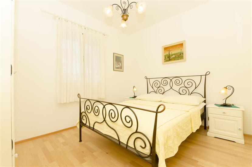 Apartment A2, for 5 persons