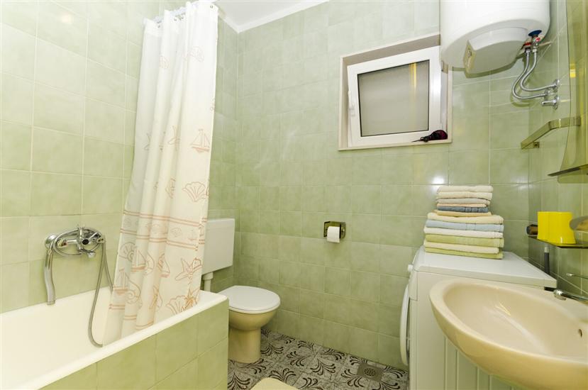 Apartment A2, for 5 persons