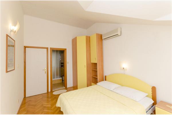 Room S2, for 2 persons