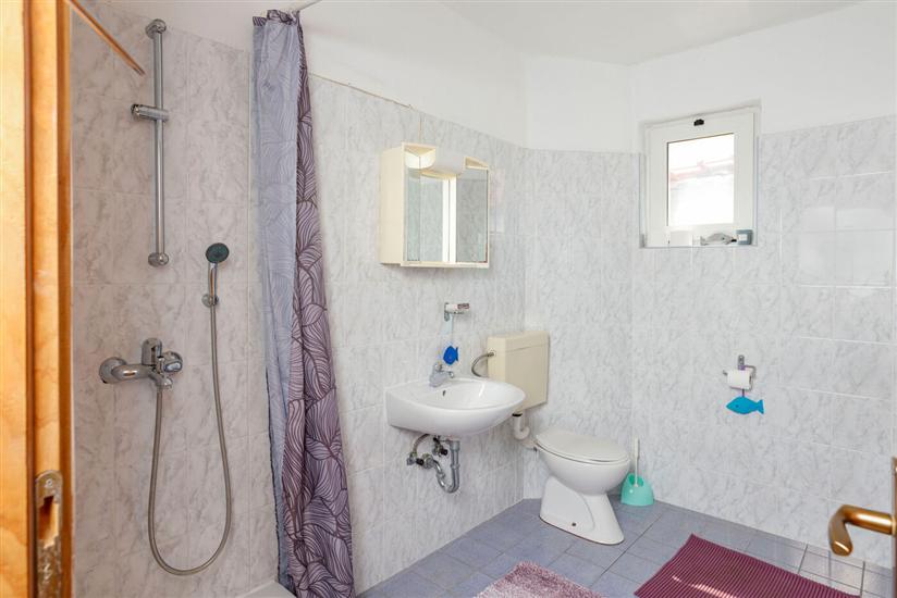 Apartment A1, for 5 persons