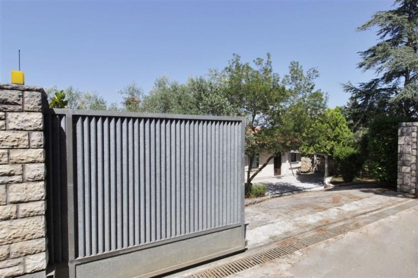 House Danica Monterosso