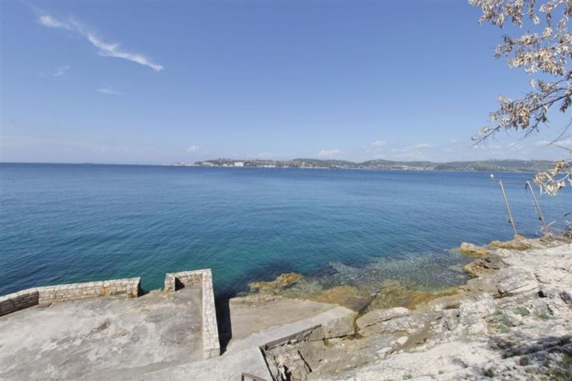 House Danica Monterosso