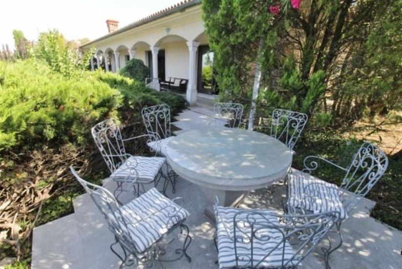 House Danica Monterosso