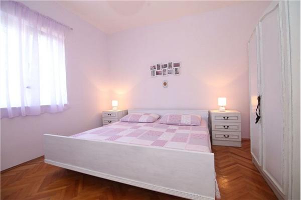 Apartment A1, for 5 persons