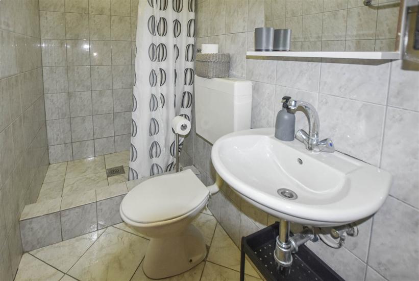 Apartment A2, for 5 persons