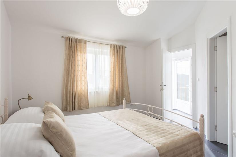 House K1, for 14 persons