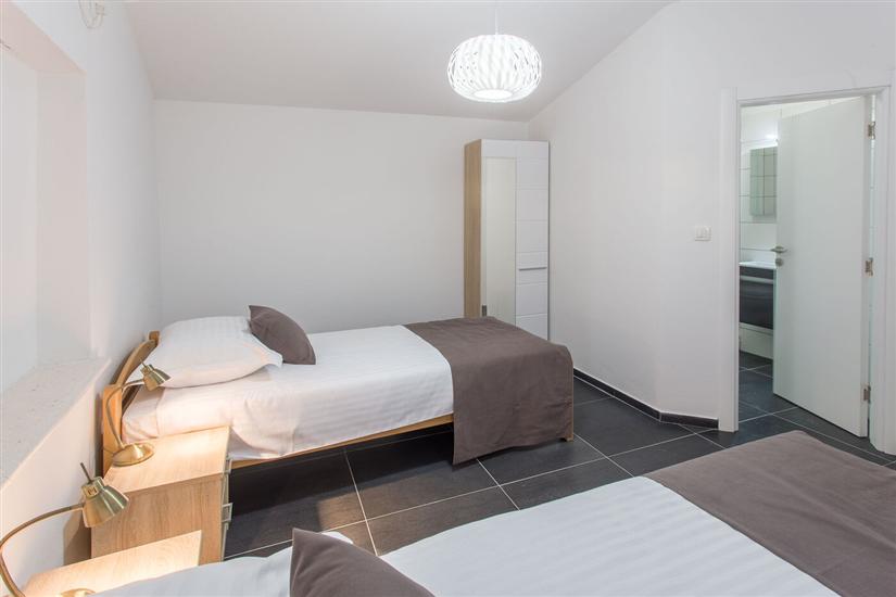 House K1, for 14 persons