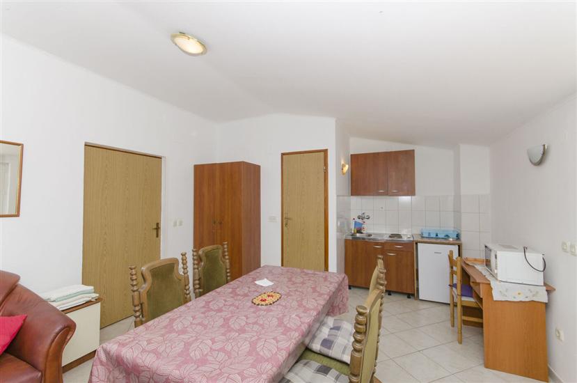 Apartment A2, for 3 persons