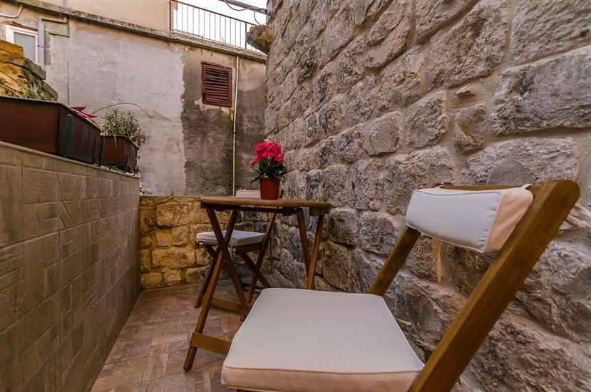 Apartment Stone apartment in center