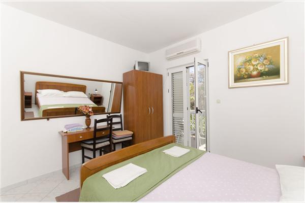 Room S4, for 2 persons