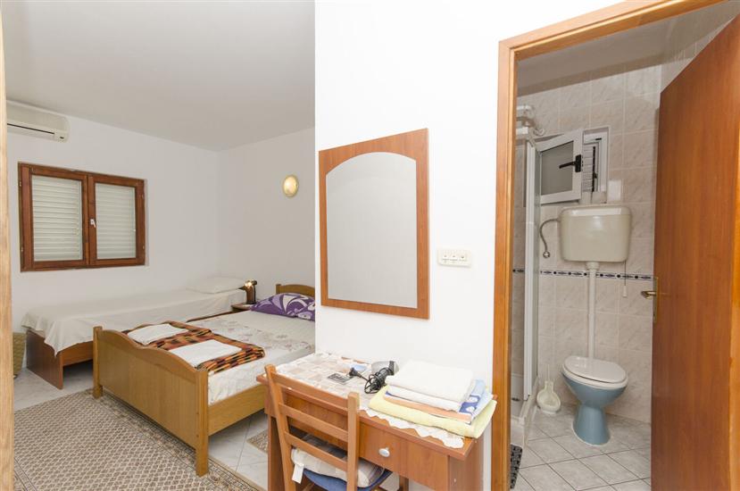 Room S3, for 2 persons