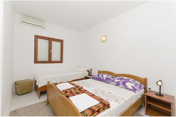 Room S3, for 2 persons