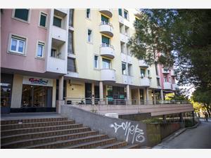 Appartement Split en Trogir Riviera,ReserverenAdriaVanaf 114 €