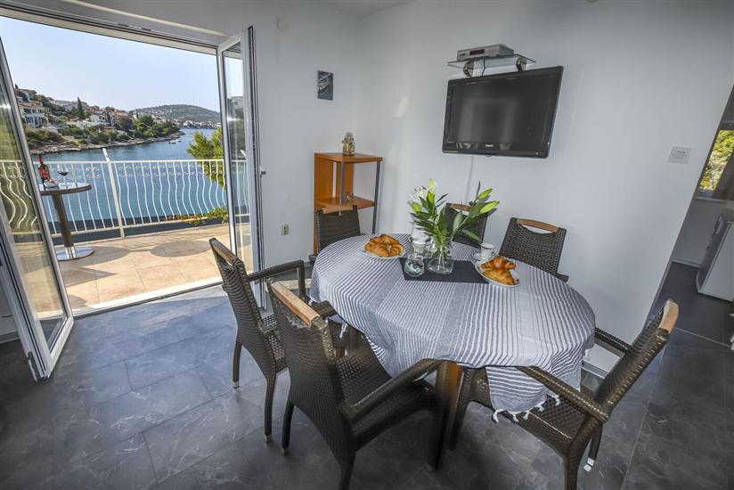 Apartment A2, for 6 persons