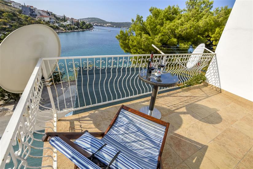 Apartment A2, for 6 persons