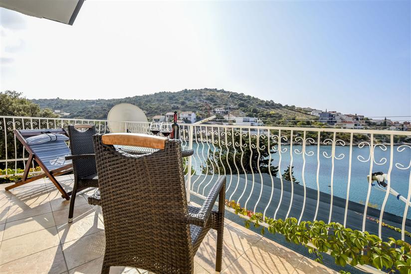 Apartment A2, for 6 persons