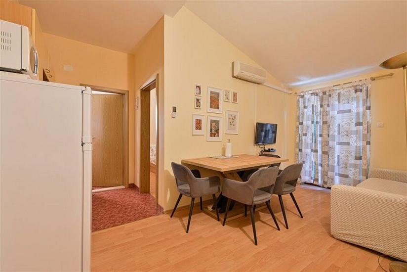 Apartment A4, for 5 persons