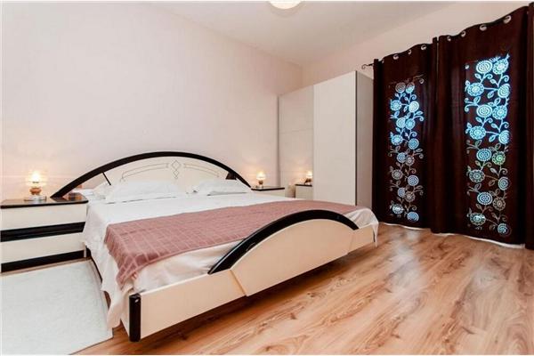 Apartment A2, for 5 persons