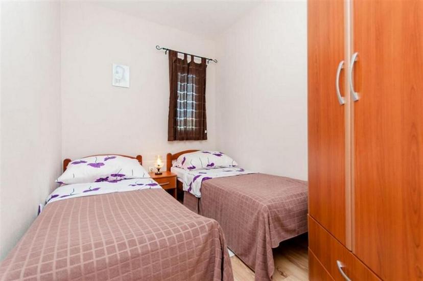 Apartment A2, for 5 persons
