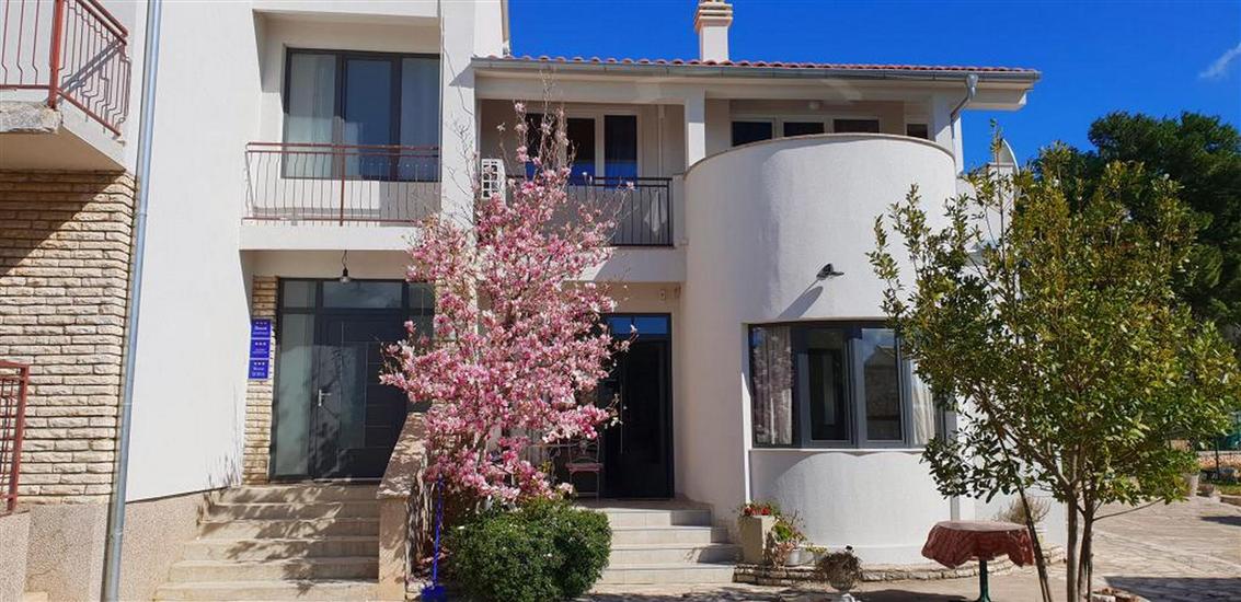 Apartments and Room Kardum