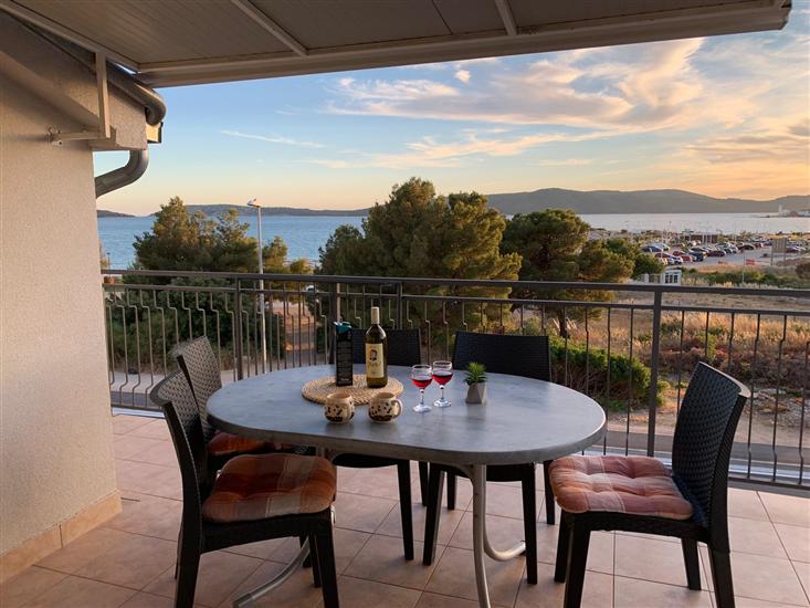 Apartment A2, for 5 persons