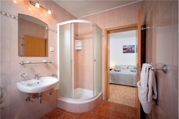 House K1, for 10 persons