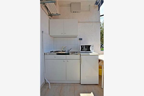 Room S1, for 3 persons